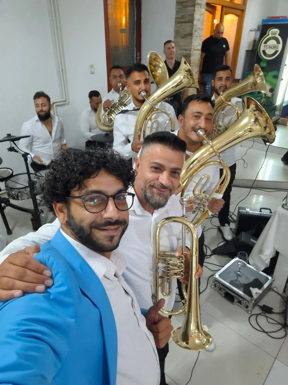 Muzičari sa harmonikom i trubom