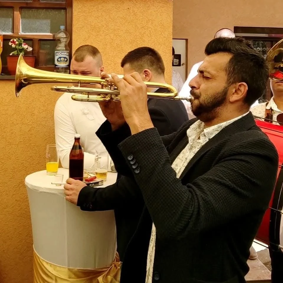 Atmosfera među gostima na veselju