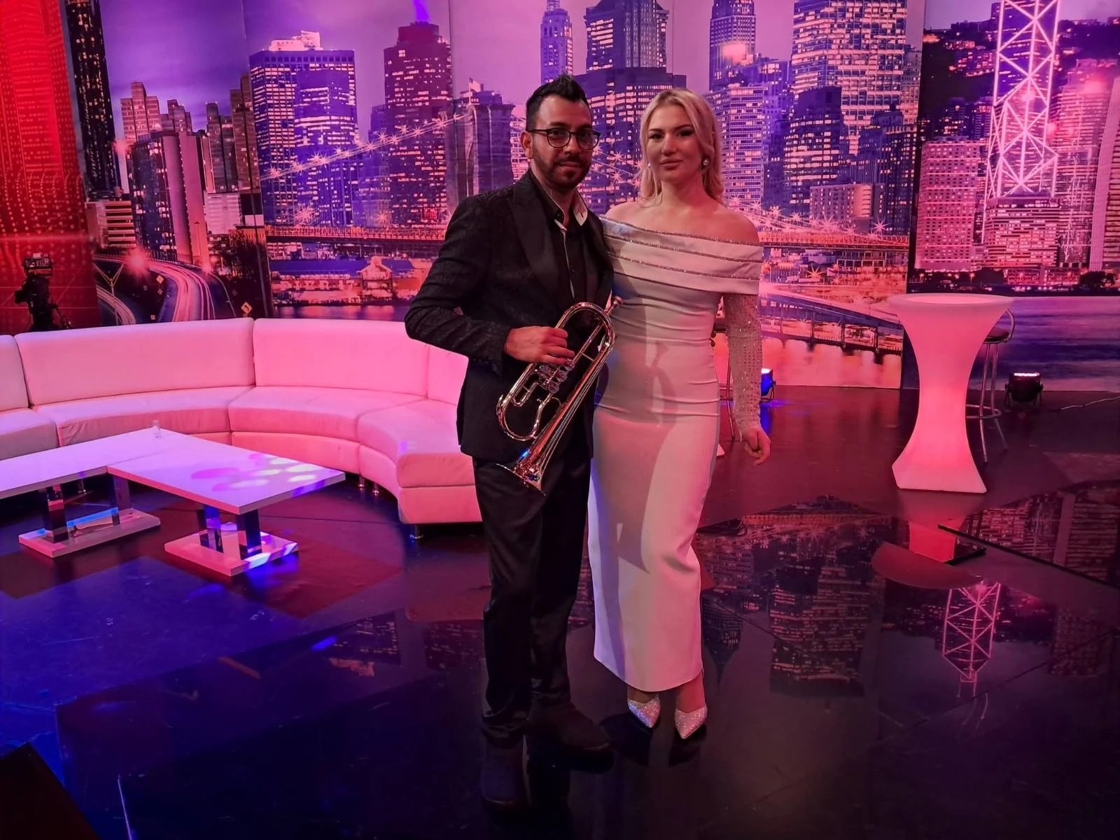 Trubači na dnevnom nastupu na otvorenom