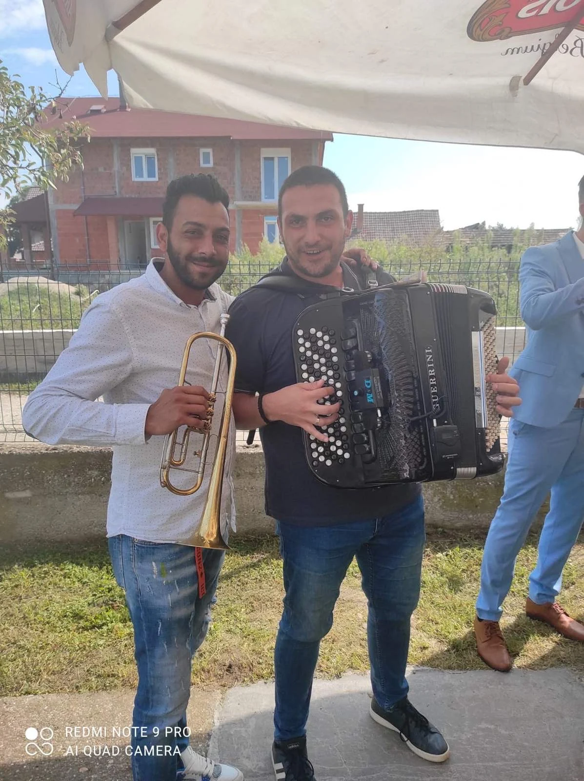 Bina i TV ambijent sa trubom