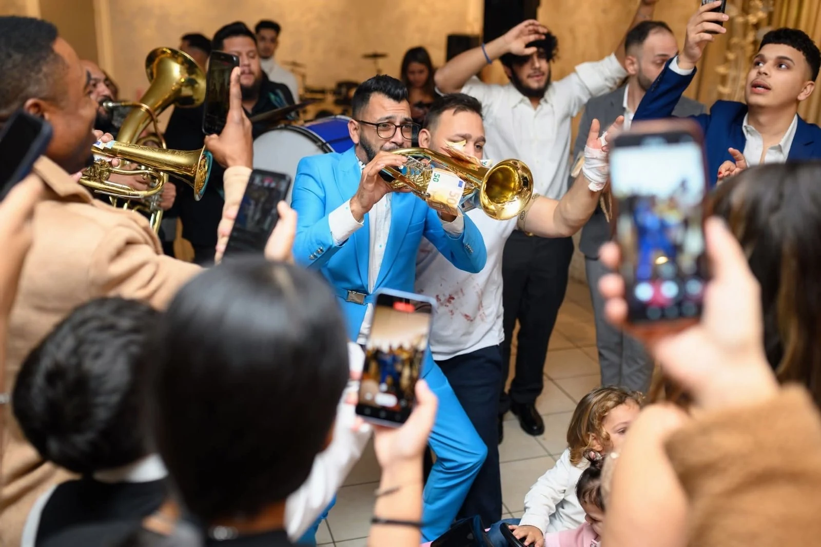 Detalj trube u punoj atmosferi